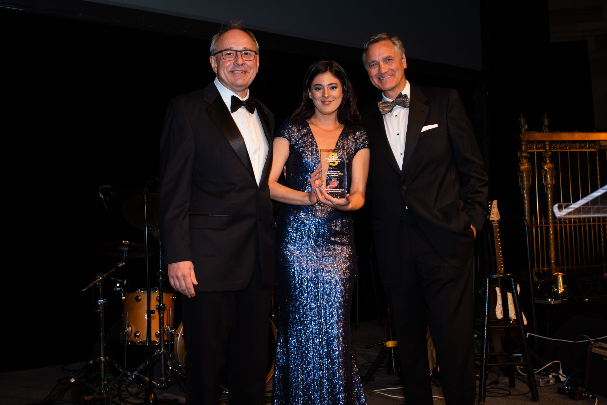 Award recipients Zoran Mladenović and Dr. Ivan Aksentijević with actress Sonja Kovačević